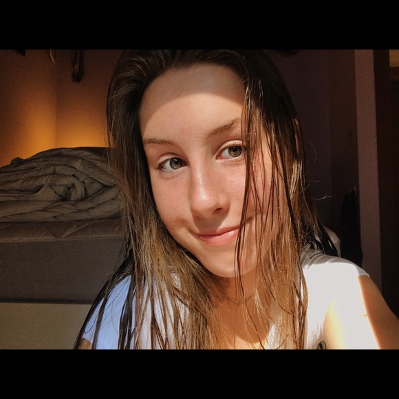 Meet your Posher, Hannah - Picture 1 of 1